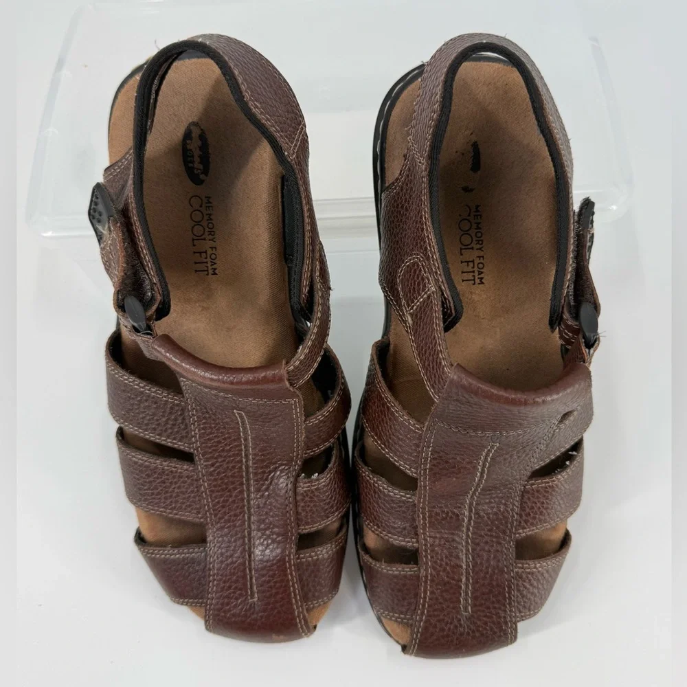 Dr. Scholl's Closed-Toe Pebbled Memory Foam Cool Fit Fisherman Sandals, Brown, 9